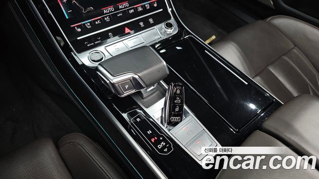 Audi A8 2021 — photo 9