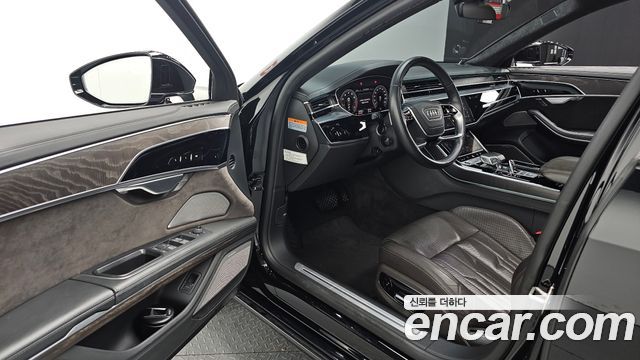 Audi A8 2021 — photo 11