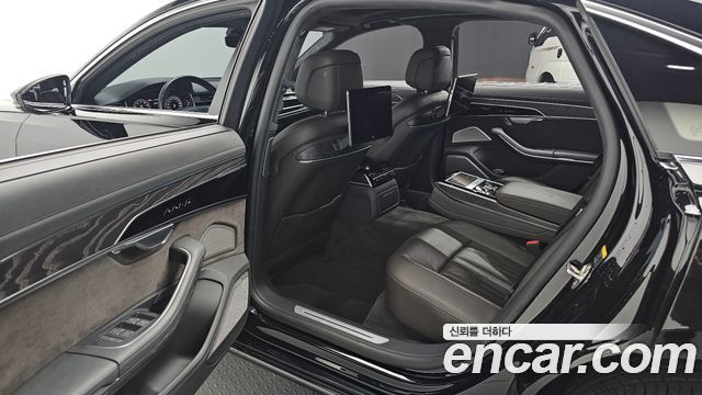 Audi A8 2021 — photo 12