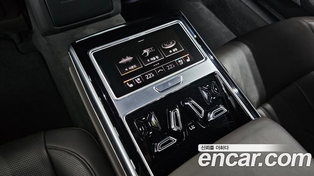 Audi A8 2021 — photo 19