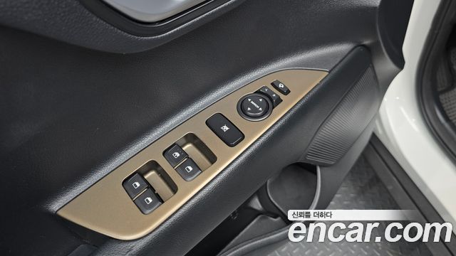Kia Stonic 2018 — photo 21
