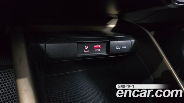 Kia Stonic 2018 — photo 24