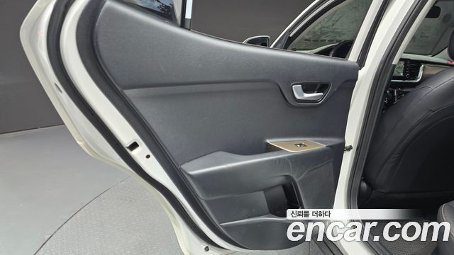 Kia Stonic 2018 — photo 15