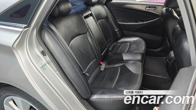 Hyundai Sonata 2012 — photo 17