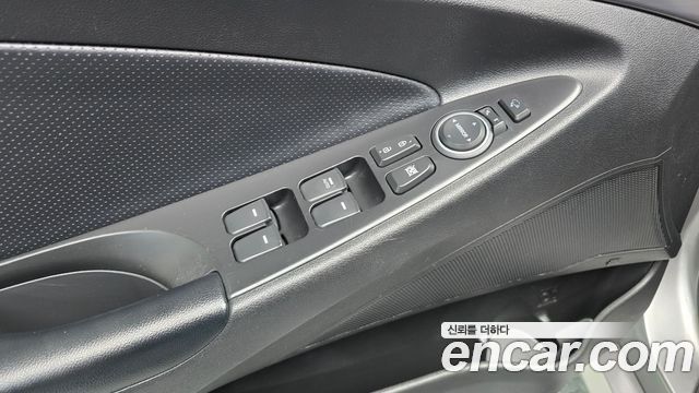Hyundai Sonata 2012 — photo 28