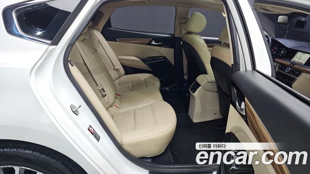 Kia K7 2017 — photo 32