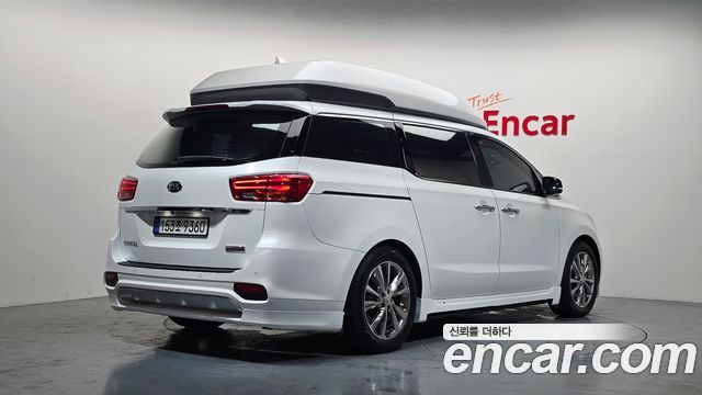 Kia Canival 2019 — photo 2