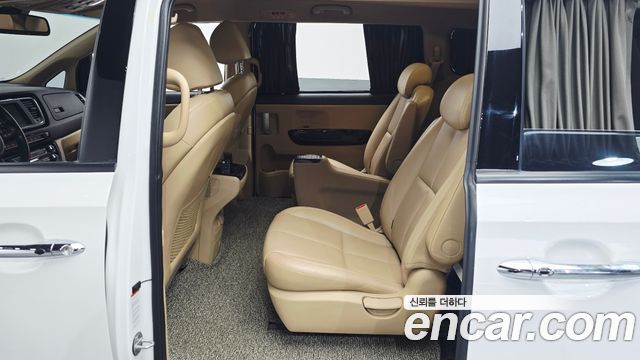 Kia Canival 2019 — photo 17