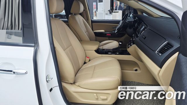 Kia Canival 2019 — photo 16