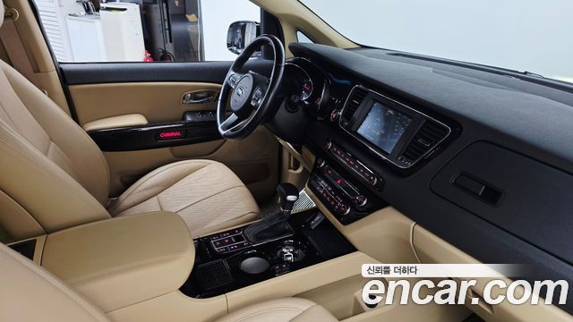 Kia Canival 2019 — photo 28