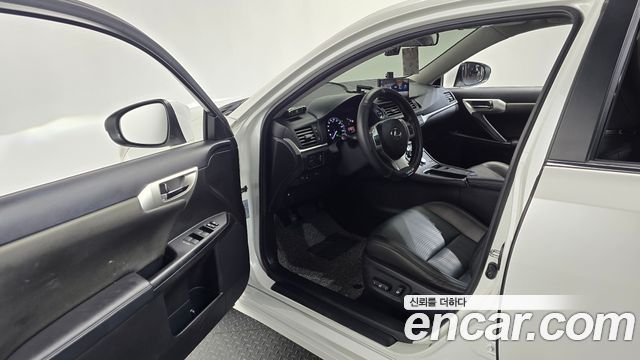 Lexus CT200h 2013 — photo 10