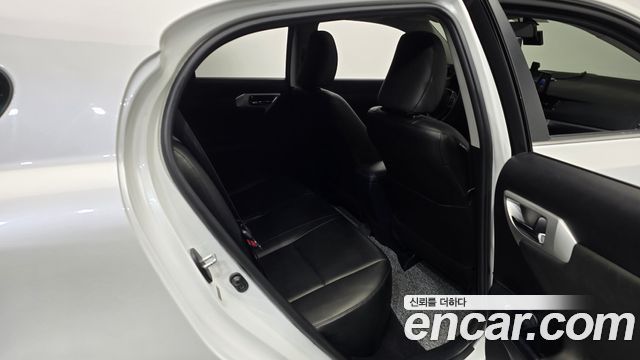 Lexus CT200h 2013 — photo 11