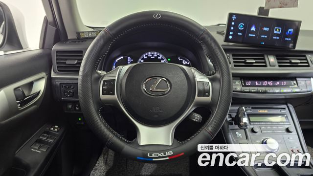Lexus CT200h 2013 — photo 13