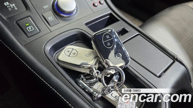 Lexus CT200h 2013 — photo 18