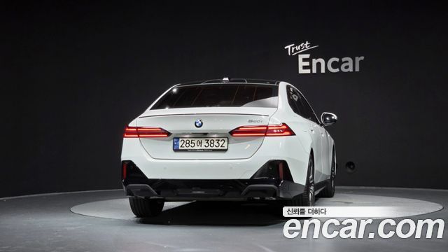 BMW 5-Series 2025 — photo 4