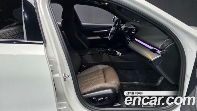 BMW 5-Series 2025 — photo 17