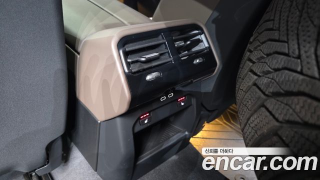 BMW 5-Series 2025 — photo 25