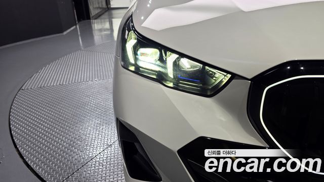 BMW 5-Series 2025 — photo 8