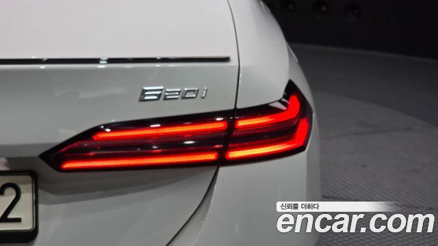 BMW 5-Series 2025 — photo 9