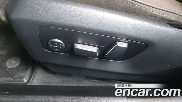 BMW 5-Series 2025 — photo 31