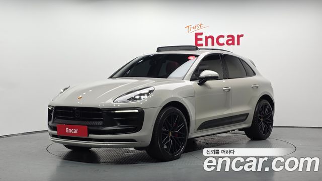 Porsche Macan 2023 — photo 1