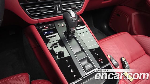 Porsche Macan 2023 — photo 12