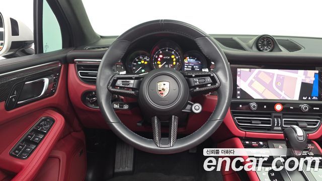 Porsche Macan 2023 — photo 18