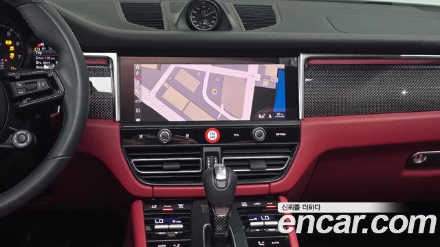 Porsche Macan 2023 — photo 19