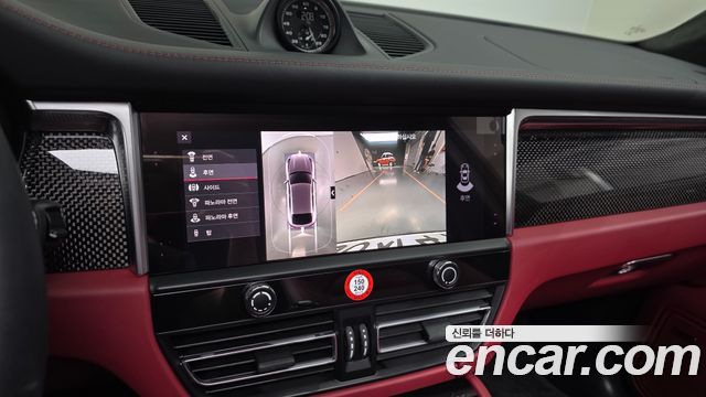 Porsche Macan 2023 — photo 20