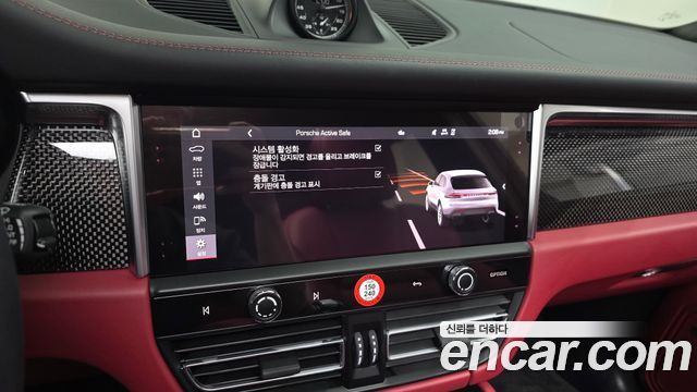 Porsche Macan 2023 — photo 21