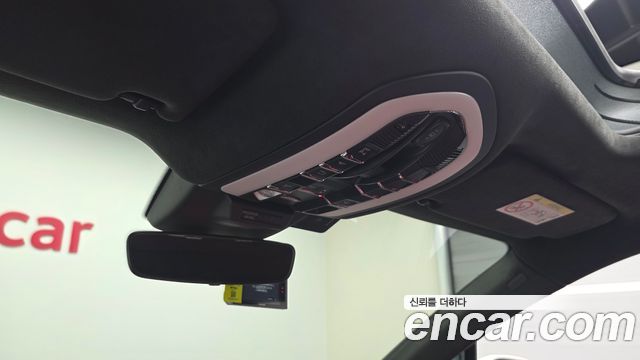 Porsche Macan 2023 — photo 24