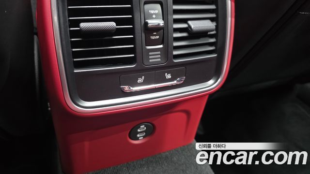 Porsche Macan 2023 — photo 25