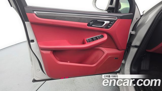 Porsche Macan 2023 — photo 14