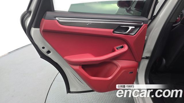 Porsche Macan 2023 — photo 15