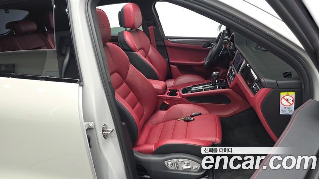 Porsche Macan 2023 — photo 16