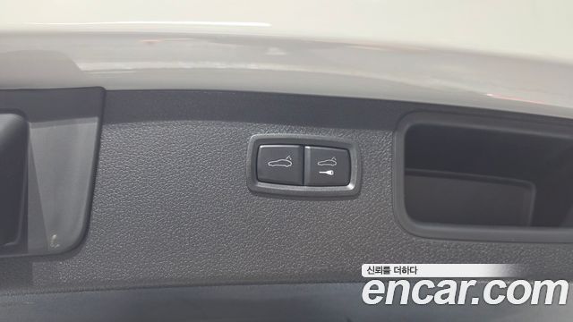Porsche Macan 2023 — photo 29