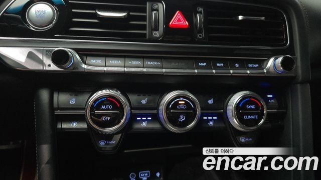 Genesis G70 2019 — photo 27