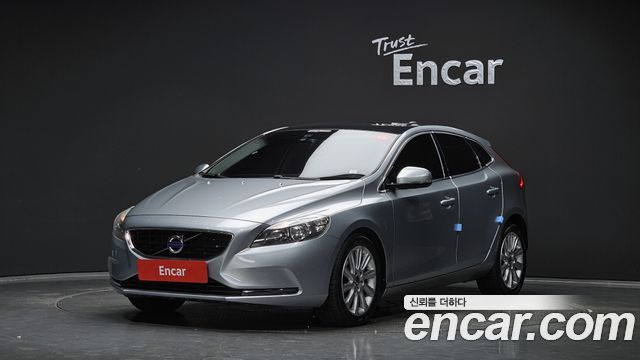 Volvo V40 2015 — photo 1