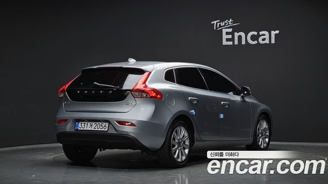 Volvo V40 2015 — photo 2