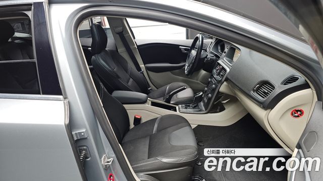 Volvo V40 2015 — photo 10