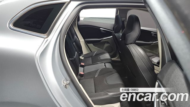 Volvo V40 2015 — photo 11