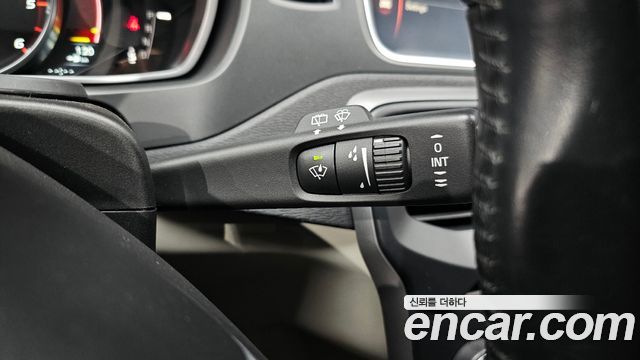 Volvo V40 2015 — photo 17
