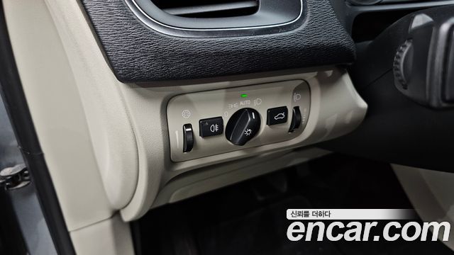 Volvo V40 2015 — photo 18