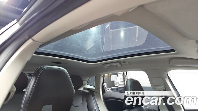 Volvo V40 2015 — photo 19