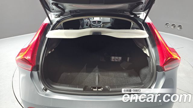 Volvo V40 2015 — photo 20