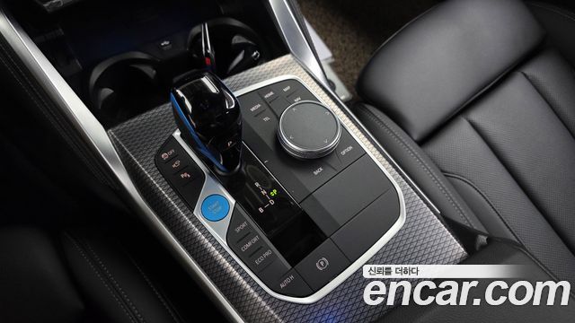 BMW i4 2022 — photo 12