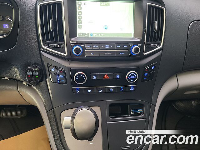Hyundai Starex 2019 — photo 16