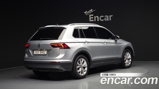 Volkswagen Tiguan 2018 — photo 2
