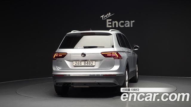 Volkswagen Tiguan 2018 — photo 4