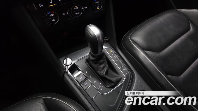 Volkswagen Tiguan 2018 — photo 12
